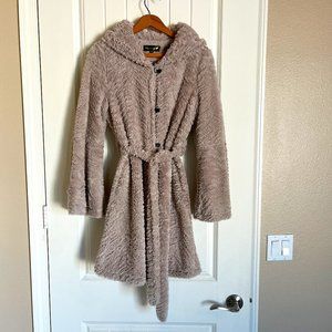 Angel of London Fully Lined, Fluffy, Swingy Belted Coat with Hood Size M